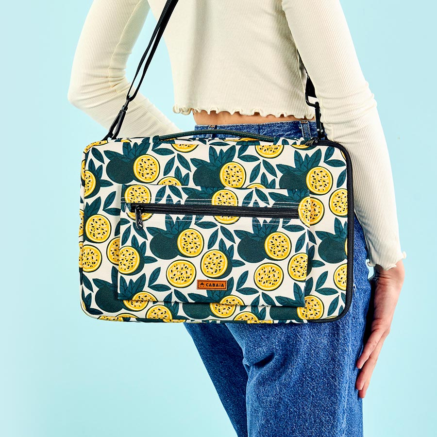 Laptop case 16 Laura Street